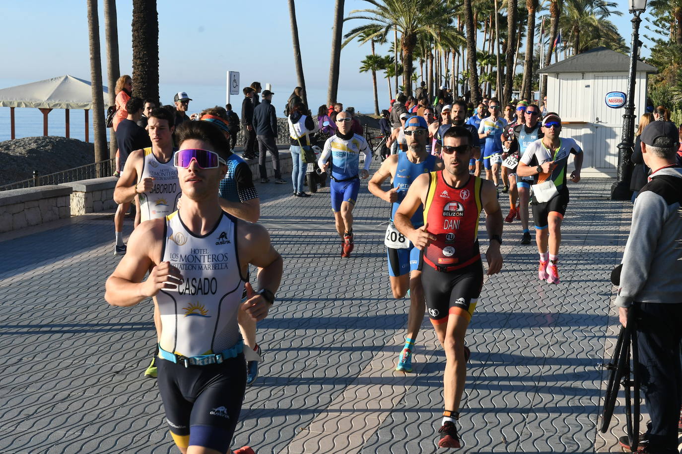 Unos 800 atletas se han dado cita en esta cita deportiva que incluye esta edición como novedad una promoción para deportistas no federados de categorías alevín e infantil