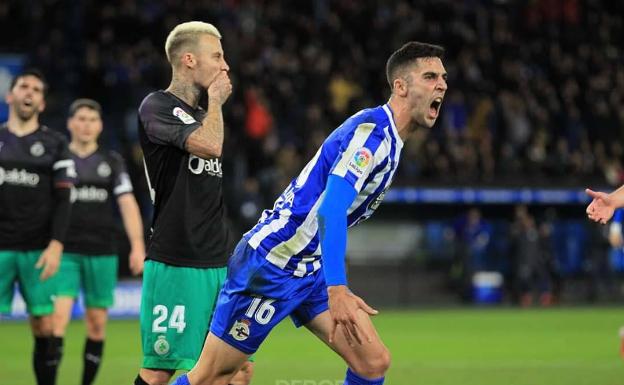 Sabin Merino celebra un gol del Deportivo. 