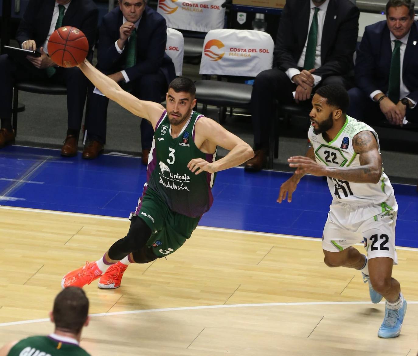 El conjunto malagueño recibió al equipo turco en un partido clave cara a la siguiente fase de la Eurocup