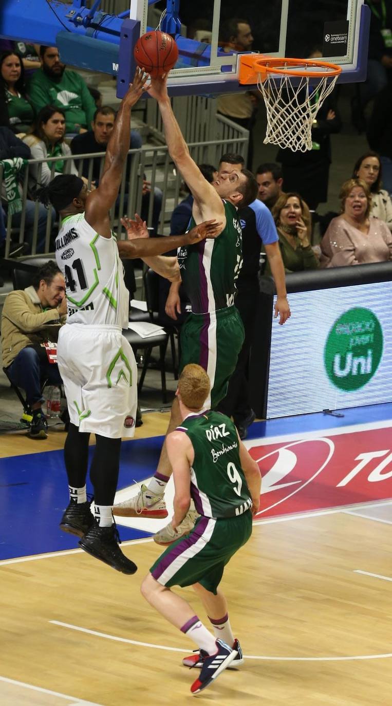 El conjunto malagueño recibió al equipo turco en un partido clave cara a la siguiente fase de la Eurocup