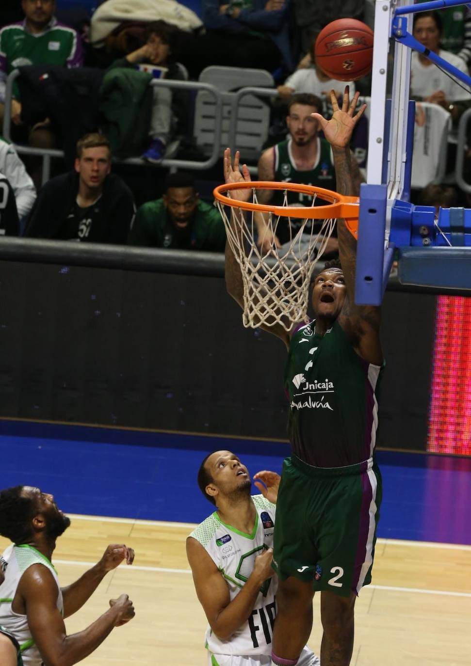 El conjunto malagueño recibió al equipo turco en un partido clave cara a la siguiente fase de la Eurocup