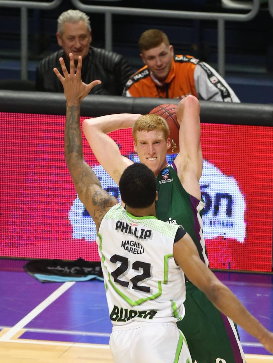 El conjunto malagueño recibió al equipo turco en un partido clave cara a la siguiente fase de la Eurocup