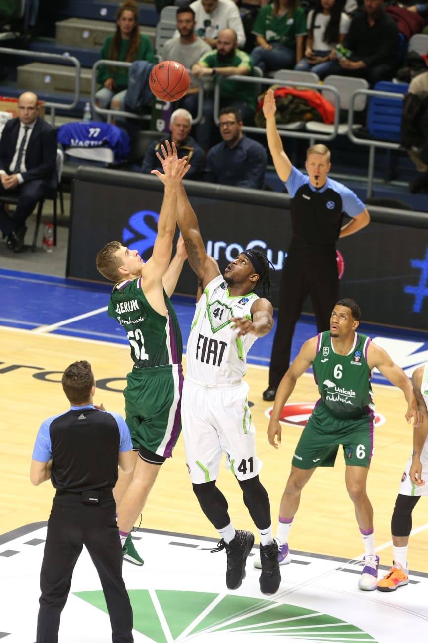 El conjunto malagueño recibió al equipo turco en un partido clave cara a la siguiente fase de la Eurocup