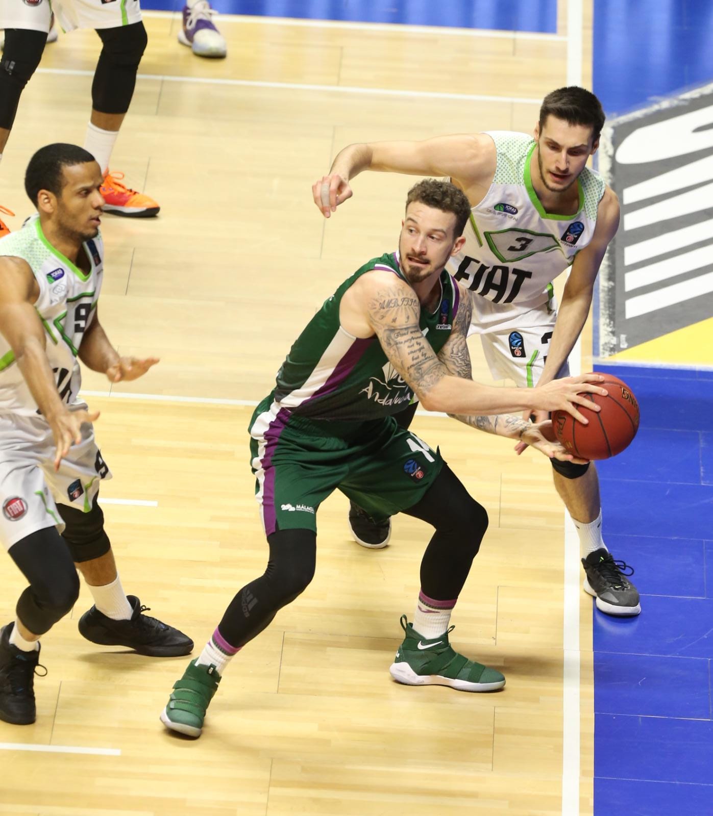 El conjunto malagueño recibió al equipo turco en un partido clave cara a la siguiente fase de la Eurocup