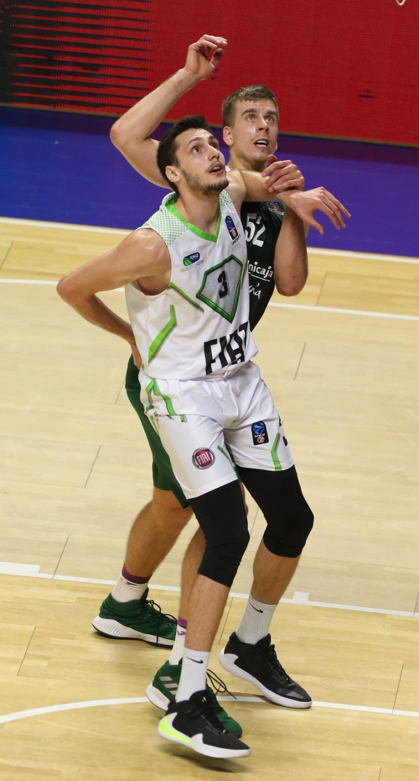 El conjunto malagueño recibió al equipo turco en un partido clave cara a la siguiente fase de la Eurocup