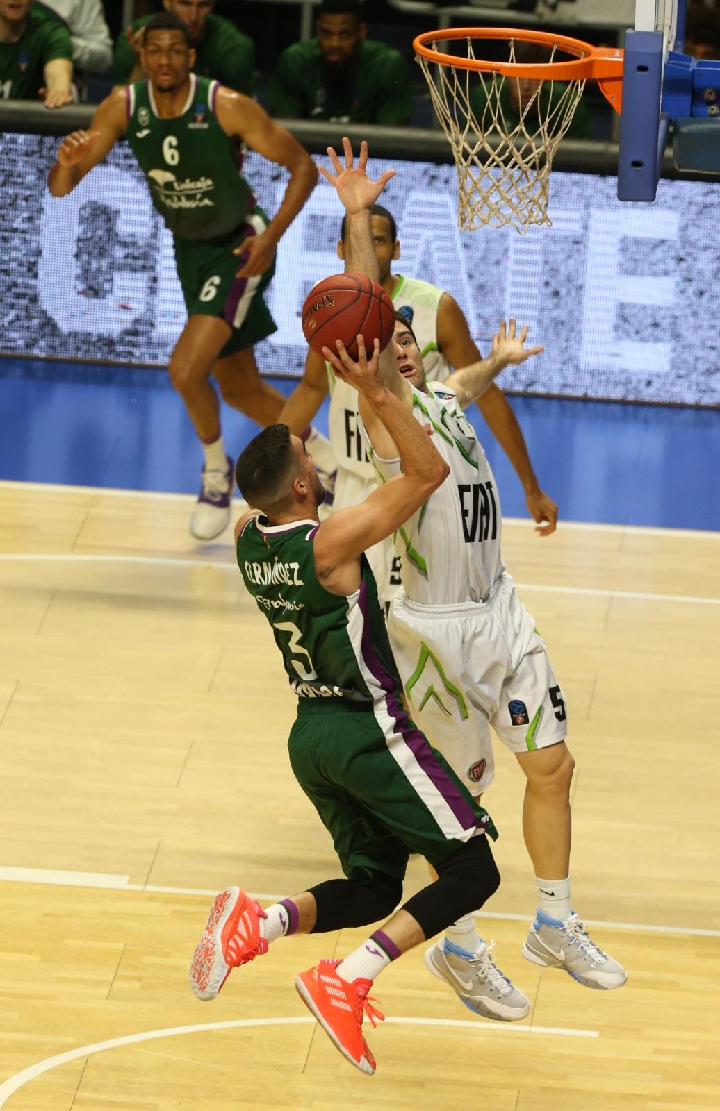 El conjunto malagueño recibió al equipo turco en un partido clave cara a la siguiente fase de la Eurocup