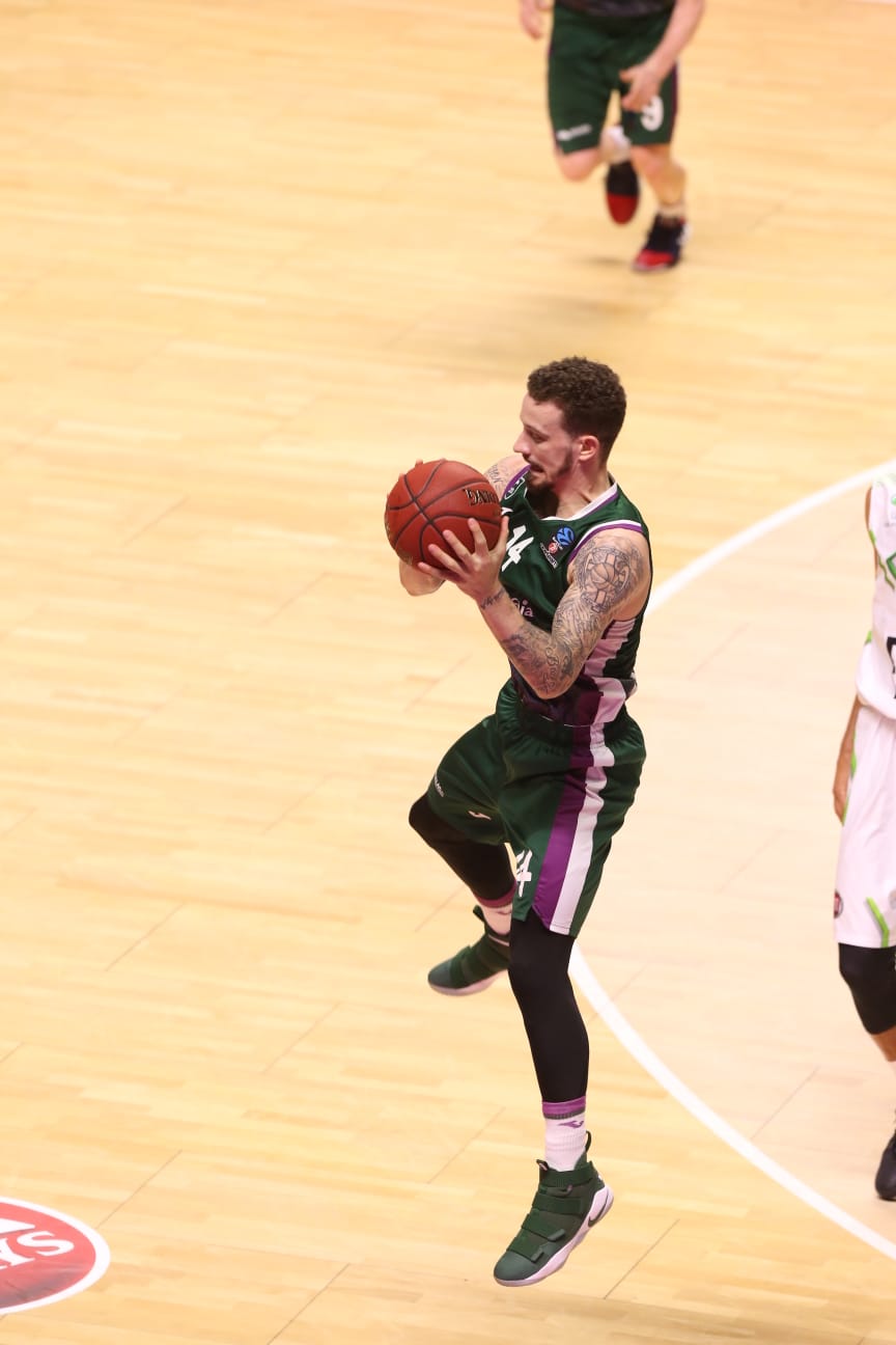 El conjunto malagueño recibió al equipo turco en un partido clave cara a la siguiente fase de la Eurocup