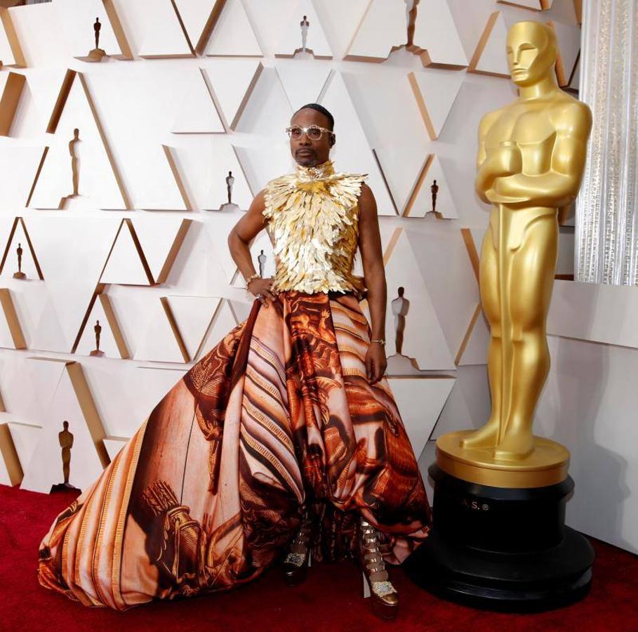 Billy Porter vestido por Giles Deacon con calzado de Jimmy Choo.