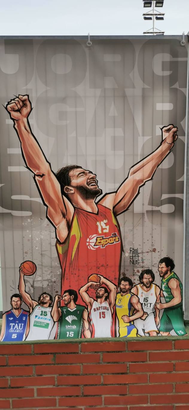 Fotos: Exposición de carteles y caricaturas de baloncesto de Jesús Roldán