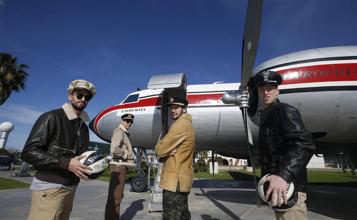Una sesión de fotos de altos vuelos en el Museo Aeronáutico