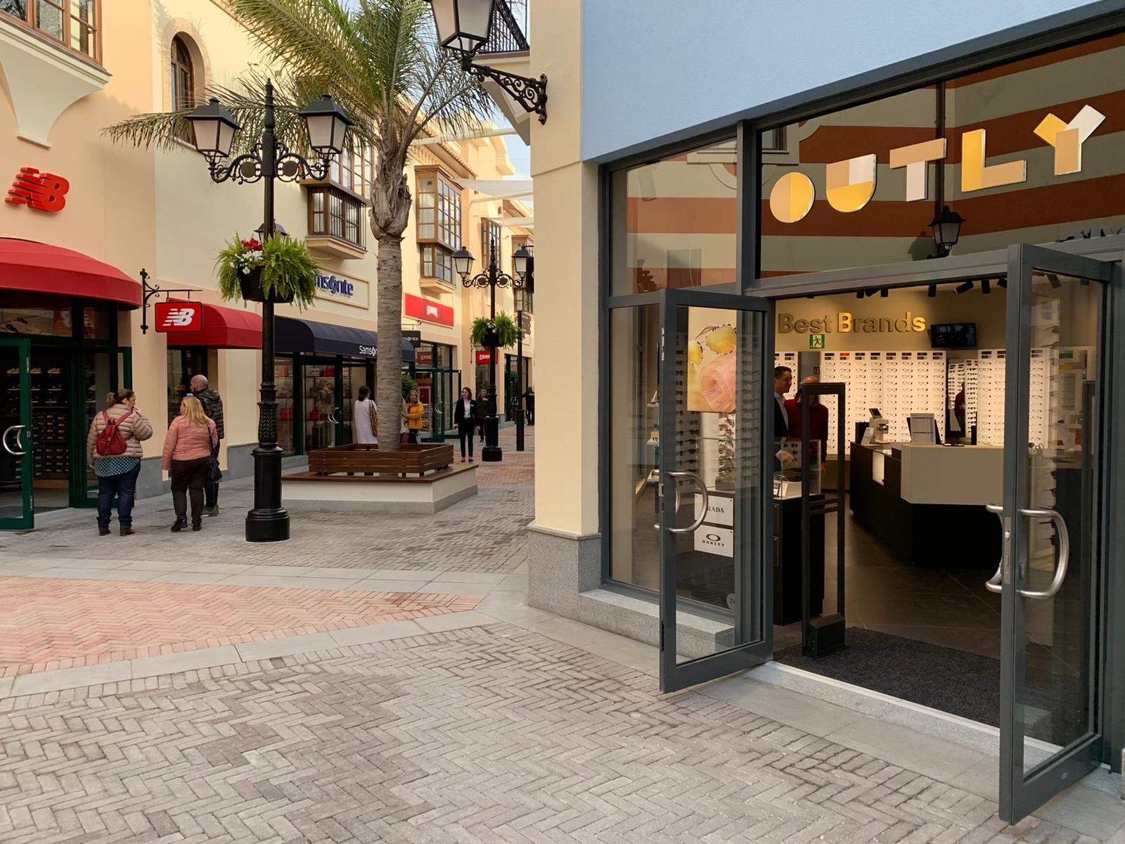 La oferta comercial del nuevo McArthurGlen Designer Outlet cuenta con opciones para todos los tipos de consumidores sean cuales sean sus necesidades. Y en todos los casos, con un mismo gancho: suculentos descuentos sobre sus etiquetas originales de entre el 30 y el 70%.