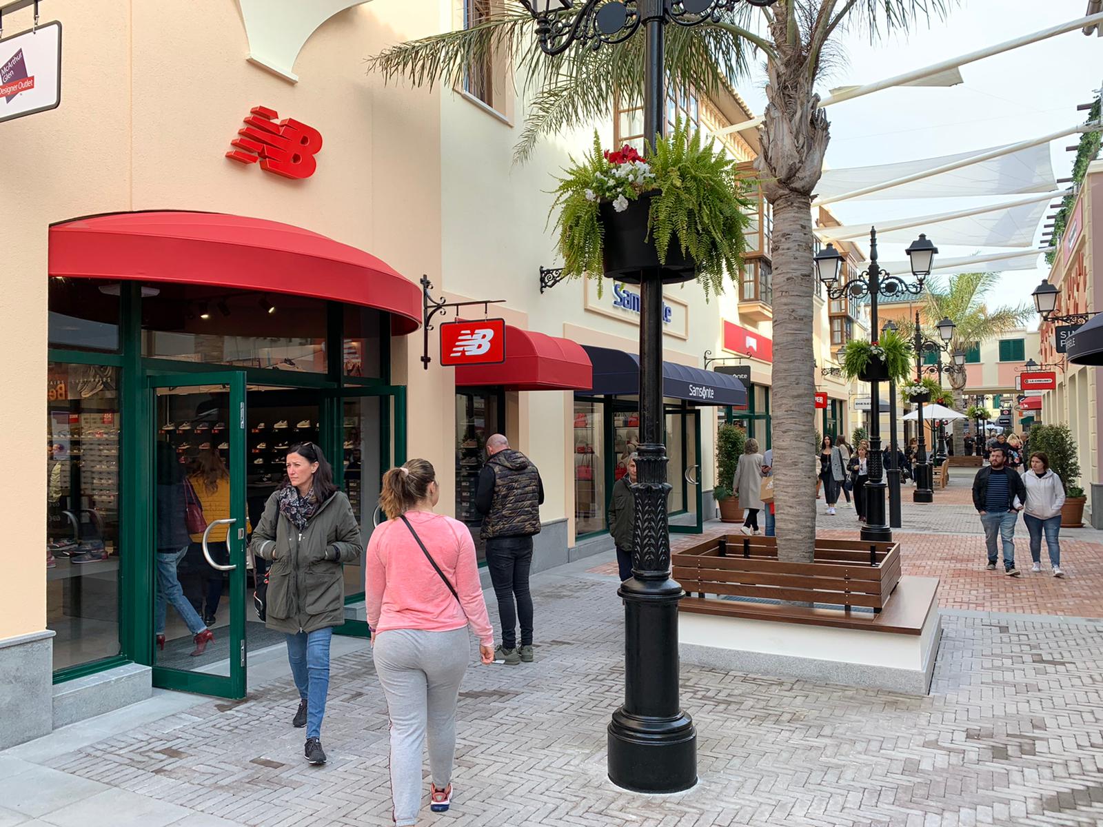 La oferta comercial del nuevo McArthurGlen Designer Outlet cuenta con opciones para todos los tipos de consumidores sean cuales sean sus necesidades. Y en todos los casos, con un mismo gancho: suculentos descuentos sobre sus etiquetas originales de entre el 30 y el 70%.