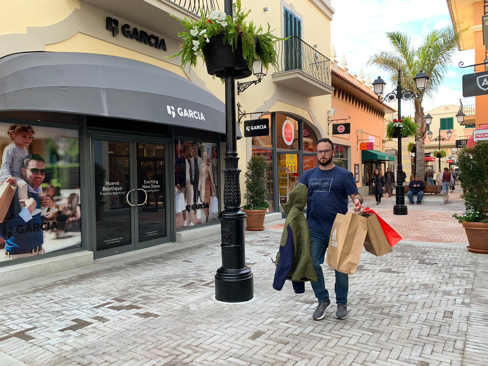 La oferta comercial del nuevo McArthurGlen Designer Outlet cuenta con opciones para todos los tipos de consumidores sean cuales sean sus necesidades. Y en todos los casos, con un mismo gancho: suculentos descuentos sobre sus etiquetas originales de entre el 30 y el 70%.