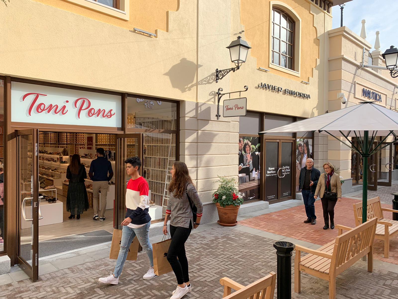 La oferta comercial del nuevo McArthurGlen Designer Outlet cuenta con opciones para todos los tipos de consumidores sean cuales sean sus necesidades. Y en todos los casos, con un mismo gancho: suculentos descuentos sobre sus etiquetas originales de entre el 30 y el 70%.