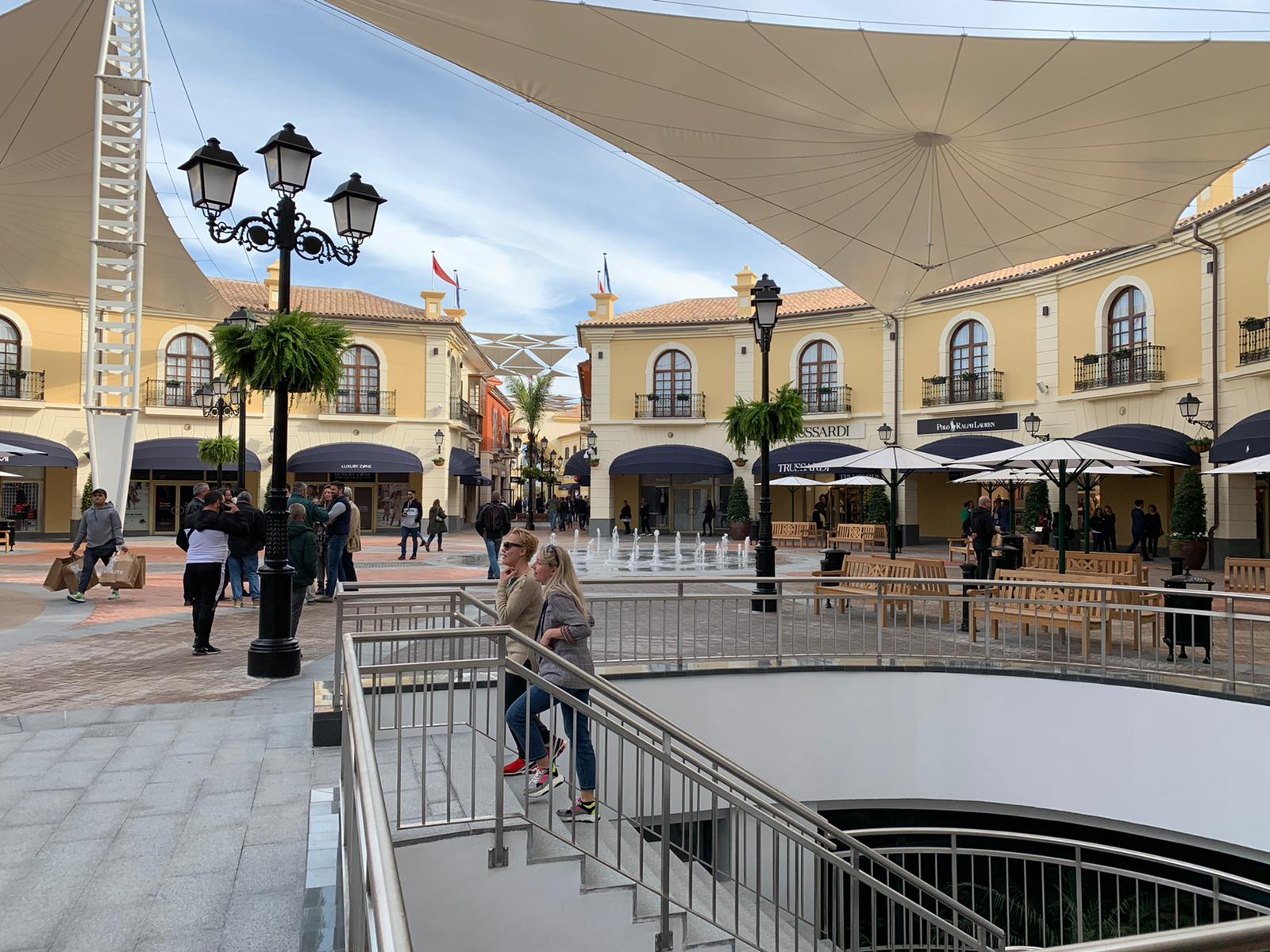 La oferta comercial del nuevo McArthurGlen Designer Outlet cuenta con opciones para todos los tipos de consumidores sean cuales sean sus necesidades. Y en todos los casos, con un mismo gancho: suculentos descuentos sobre sus etiquetas originales de entre el 30 y el 70%.