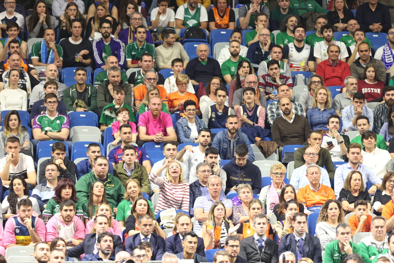 Llenazo en el Carpena para ver el Real Madrid-Valencia y el Unicaja-Andorra