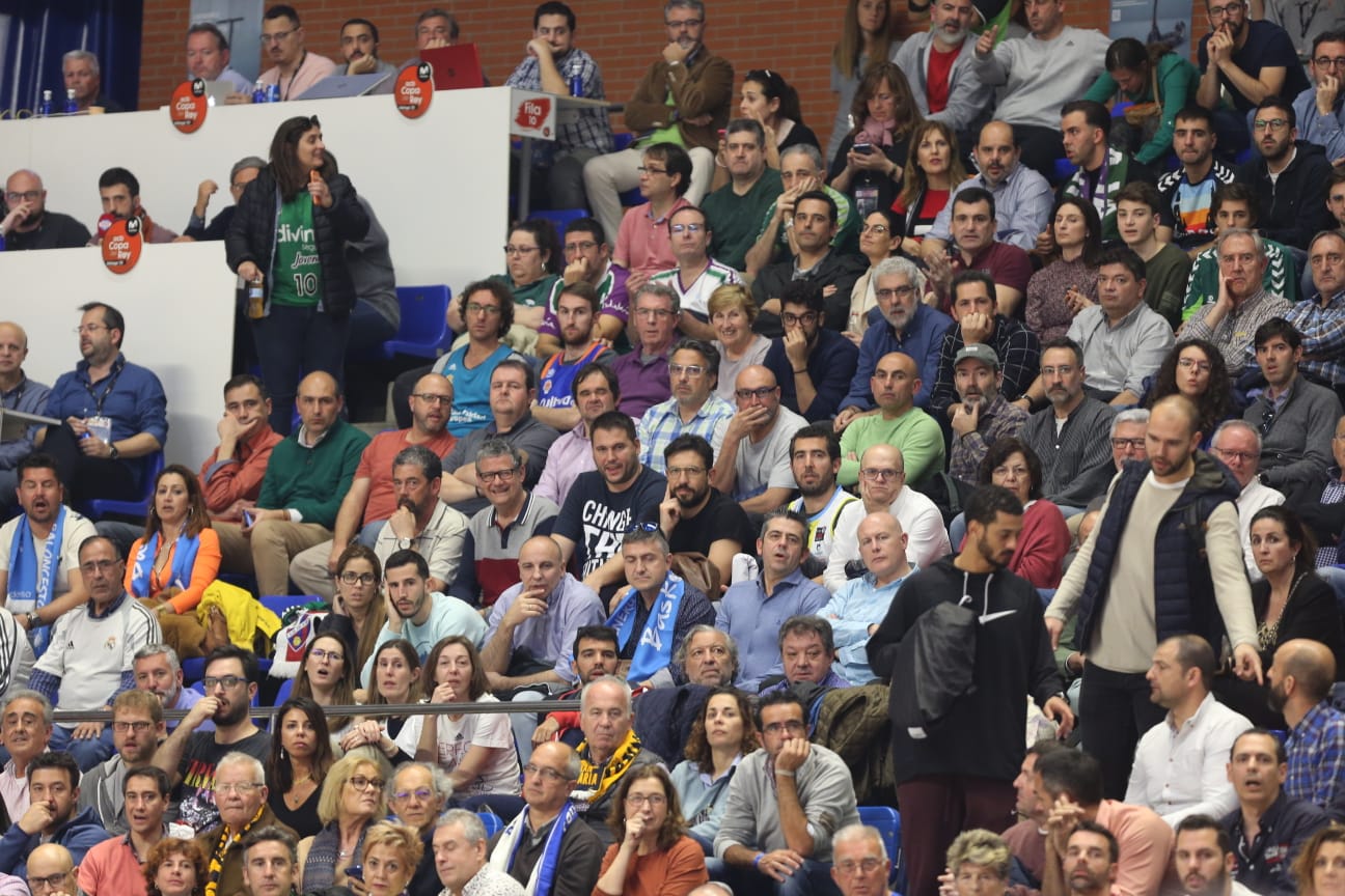 Llenazo en el Carpena para ver el Real Madrid-Valencia y el Unicaja-Andorra