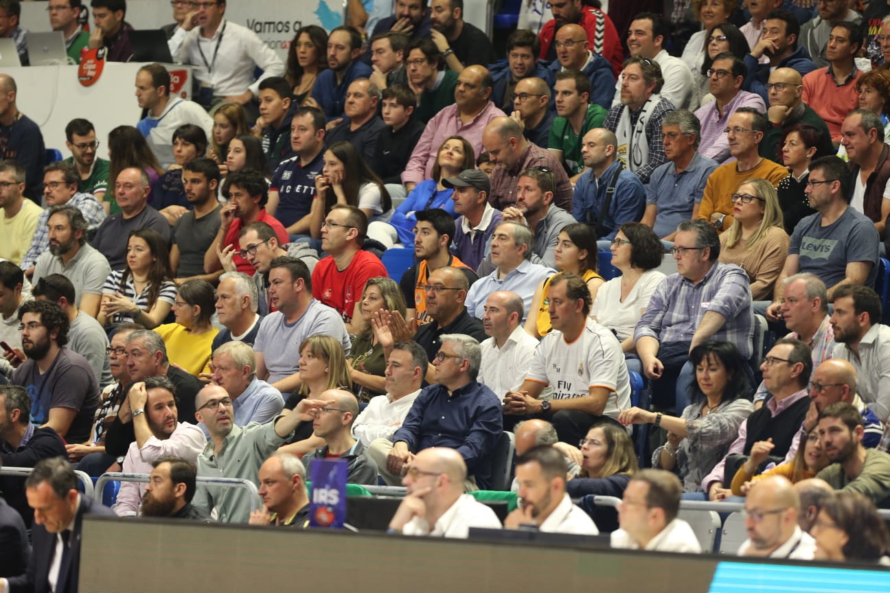 Llenazo en el Carpena para ver el Real Madrid-Valencia y el Unicaja-Andorra
