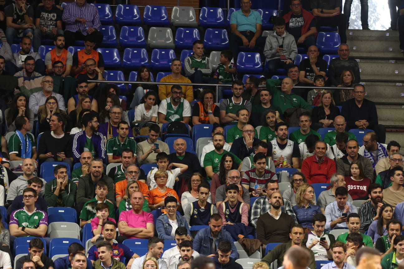 Llenazo en el Carpena para ver el Real Madrid-Valencia y el Unicaja-Andorra