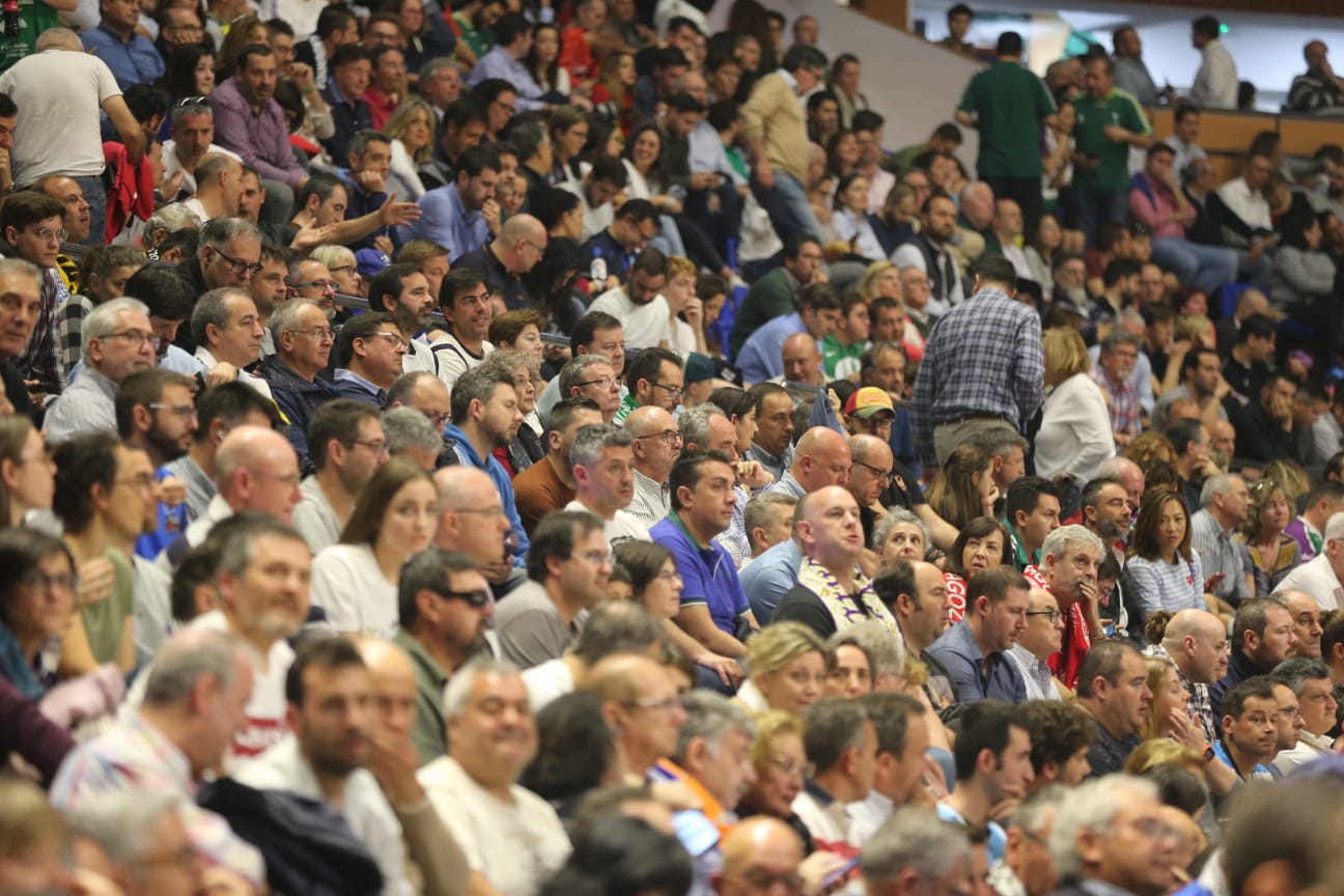 Llenazo en el Carpena para ver el Real Madrid-Valencia y el Unicaja-Andorra