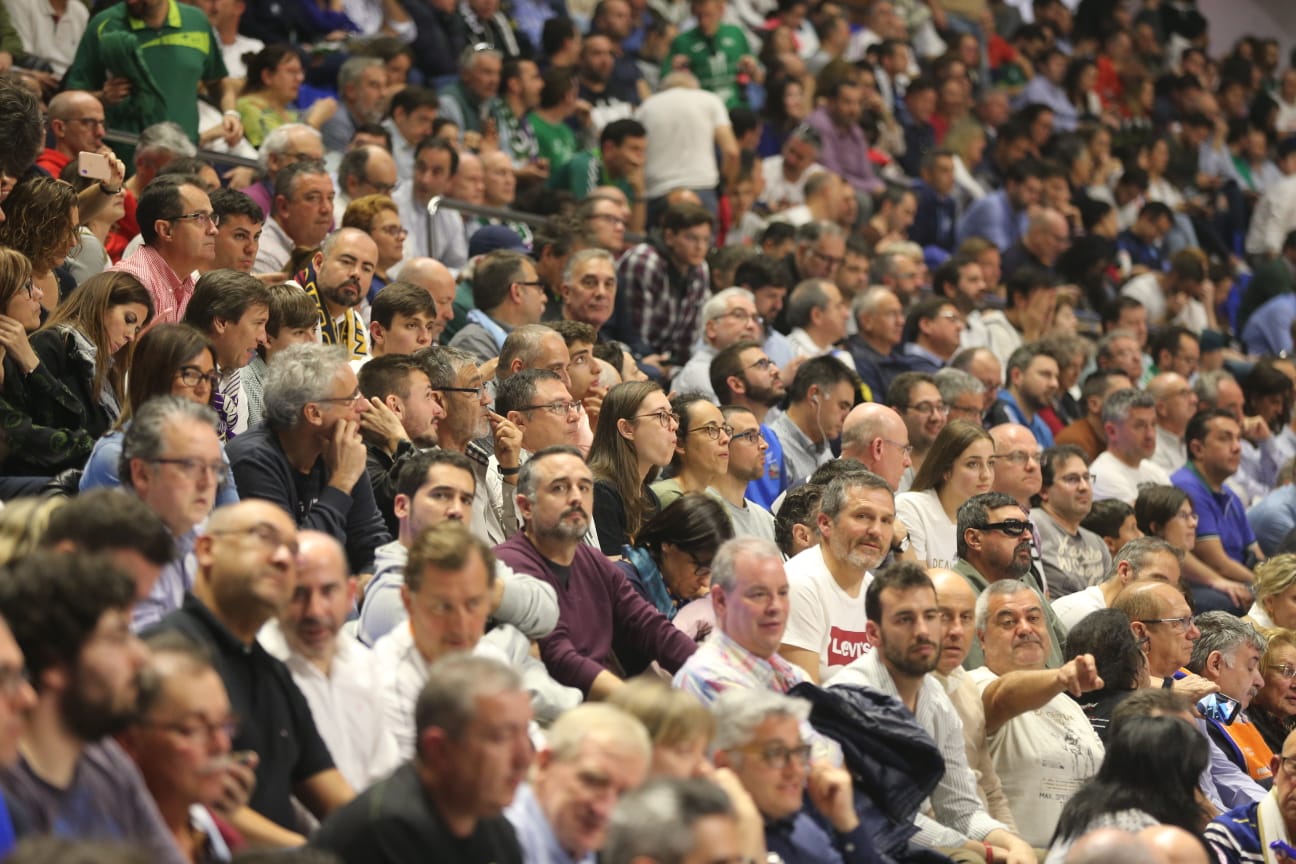 Llenazo en el Carpena para ver el Real Madrid-Valencia y el Unicaja-Andorra