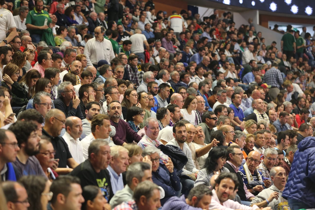 Llenazo en el Carpena para ver el Real Madrid-Valencia y el Unicaja-Andorra