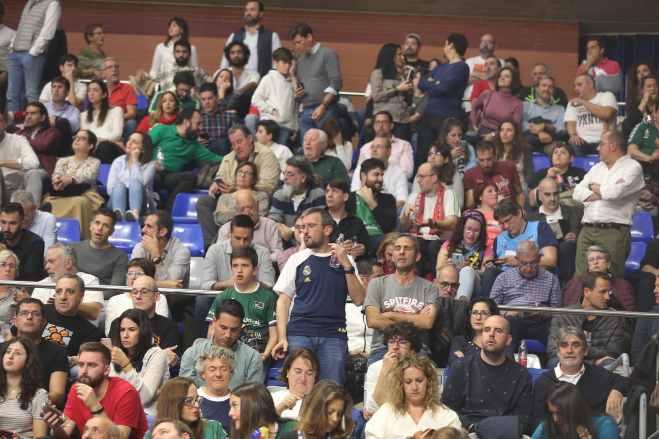 Llenazo en el Carpena para ver el Real Madrid-Valencia y el Unicaja-Andorra
