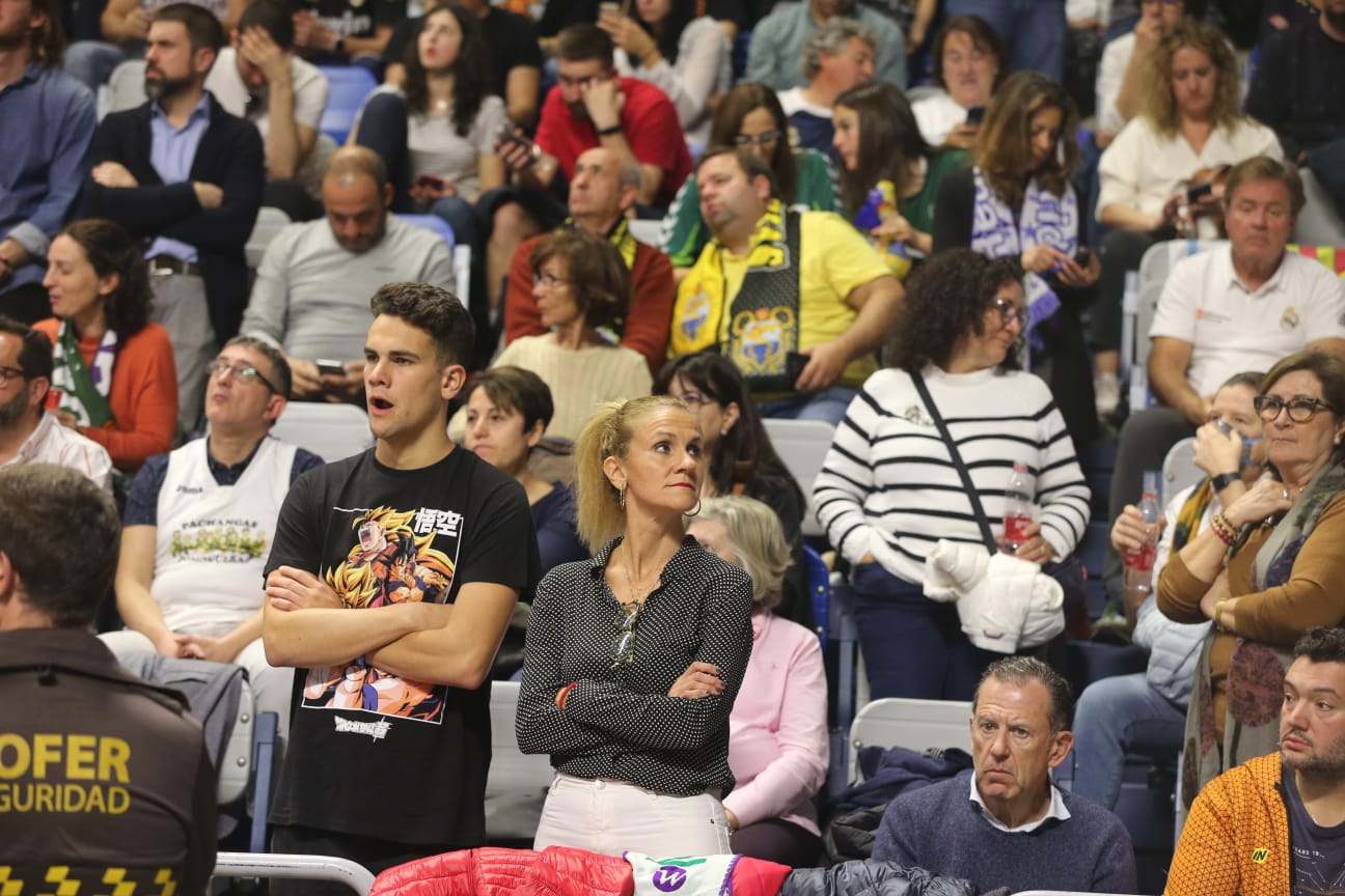 Llenazo en el Carpena para ver el Real Madrid-Valencia y el Unicaja-Andorra