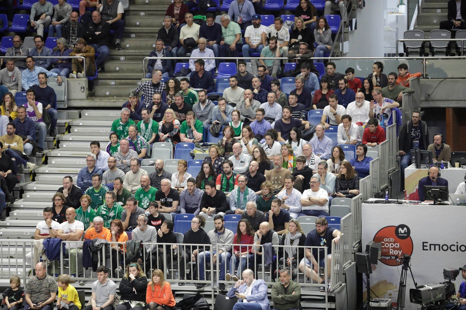 Llenazo en el Carpena para ver el Real Madrid-Valencia y el Unicaja-Andorra