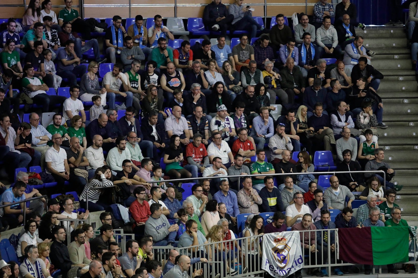 Llenazo en el Carpena para ver el Real Madrid-Valencia y el Unicaja-Andorra