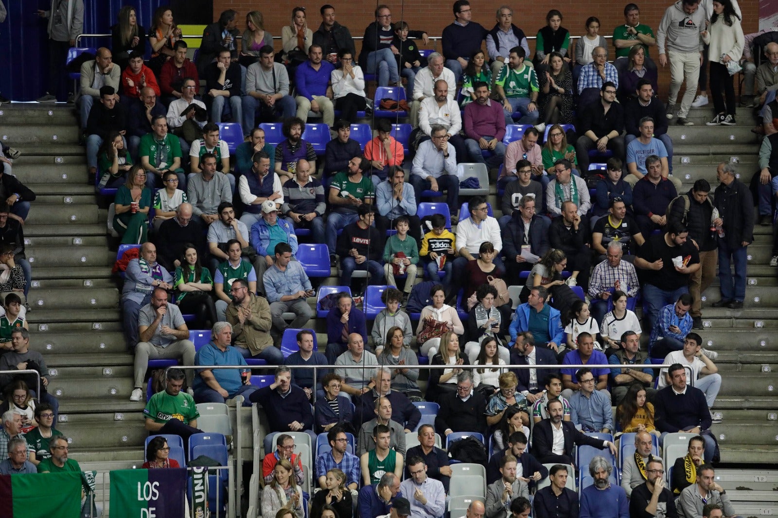 Llenazo en el Carpena para ver el Real Madrid-Valencia y el Unicaja-Andorra