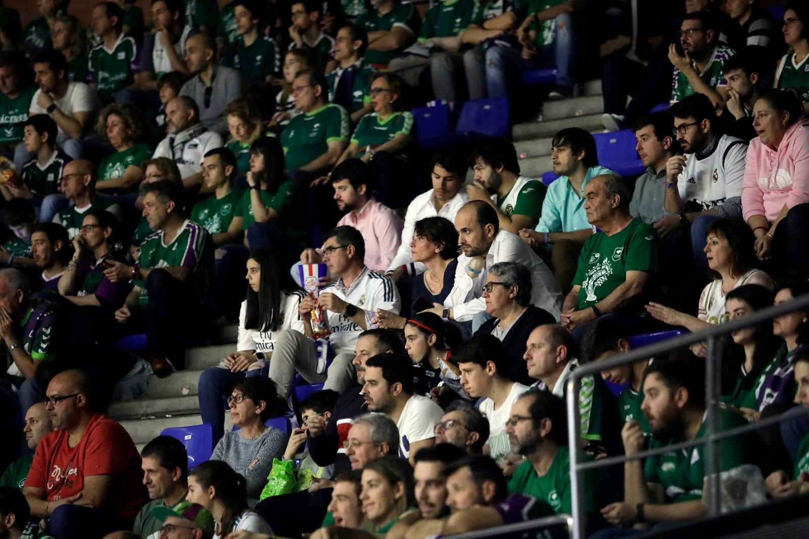 Llenazo en el Carpena para ver el Real Madrid-Valencia y el Unicaja-Andorra