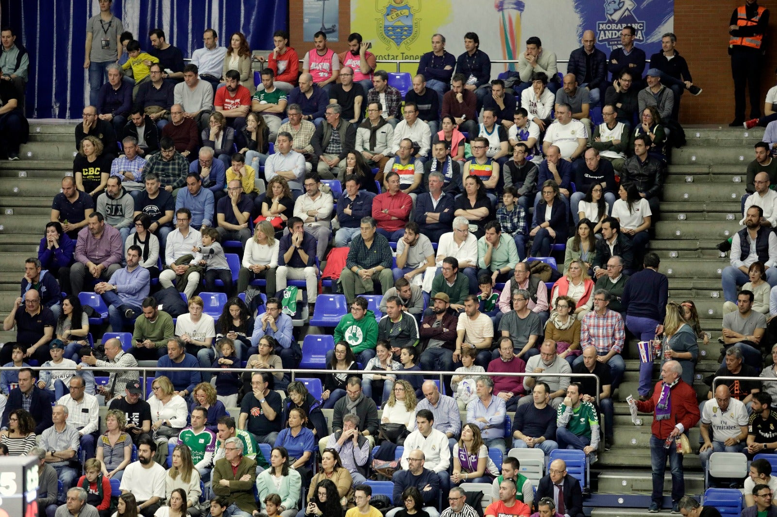 Llenazo en el Carpena para ver el Real Madrid-Valencia y el Unicaja-Andorra