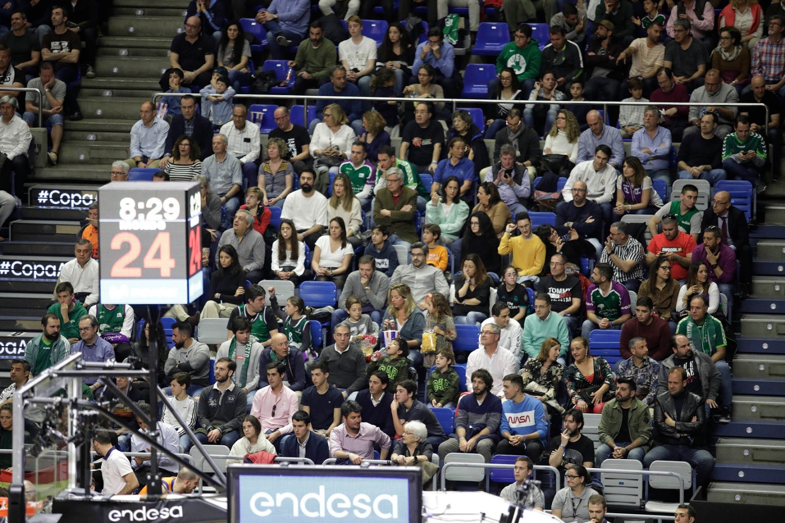 Llenazo en el Carpena para ver el Real Madrid-Valencia y el Unicaja-Andorra