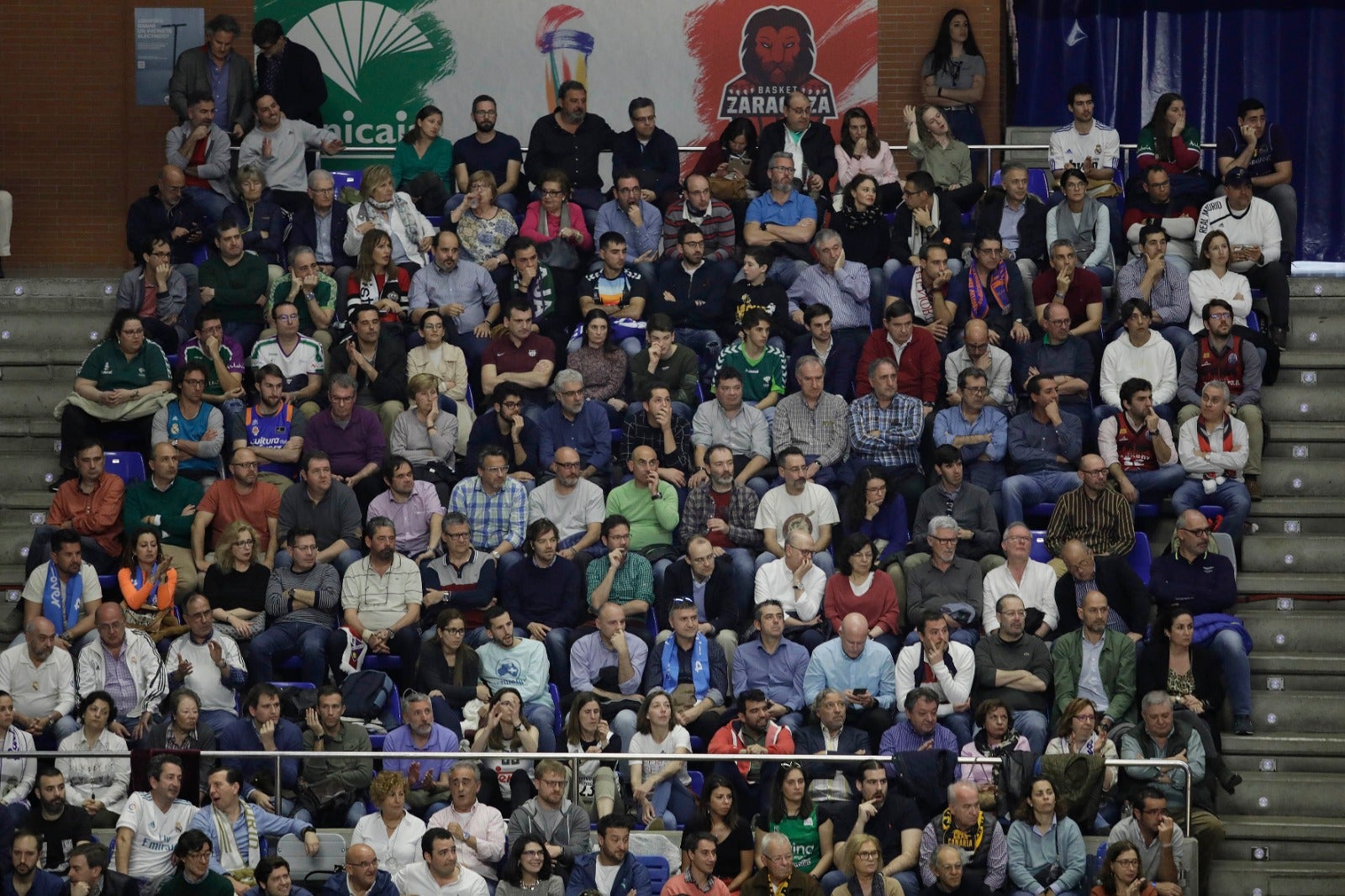 Llenazo en el Carpena para ver el Real Madrid-Valencia y el Unicaja-Andorra