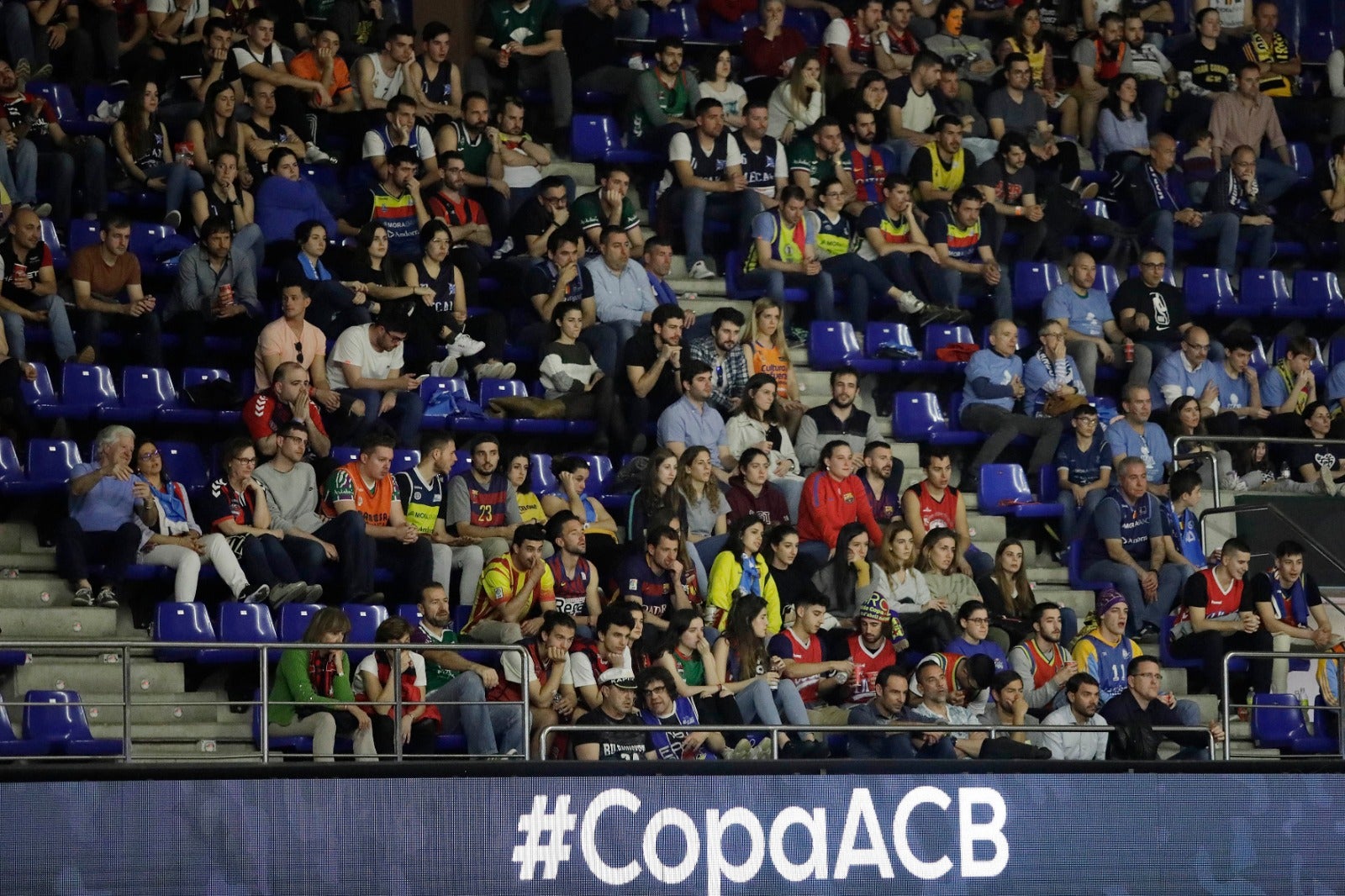 Llenazo en el Carpena para ver el Real Madrid-Valencia y el Unicaja-Andorra