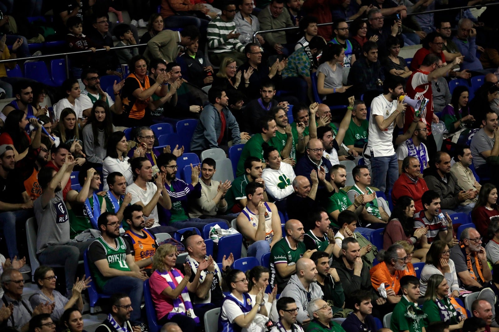 Llenazo en el Carpena para ver el Real Madrid-Valencia y el Unicaja-Andorra