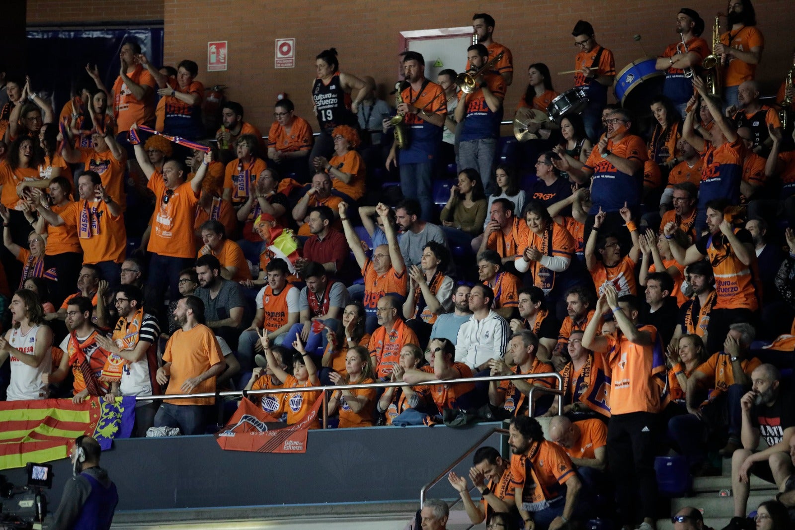 Llenazo en el Carpena para ver el Real Madrid-Valencia y el Unicaja-Andorra