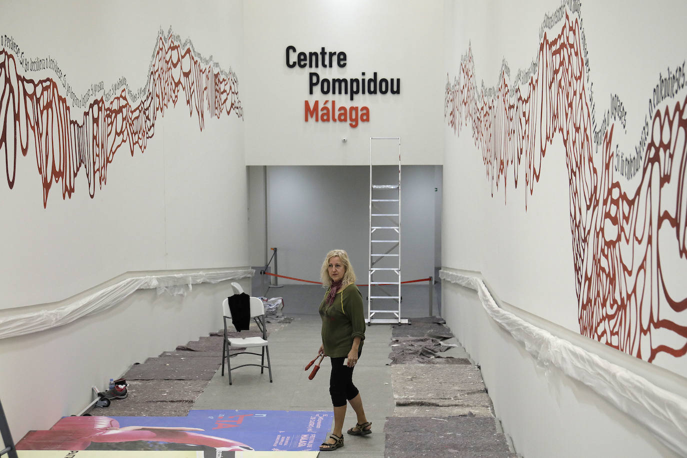 Fotos: Intervención de Charo Carrera en el Pompidou de Málaga