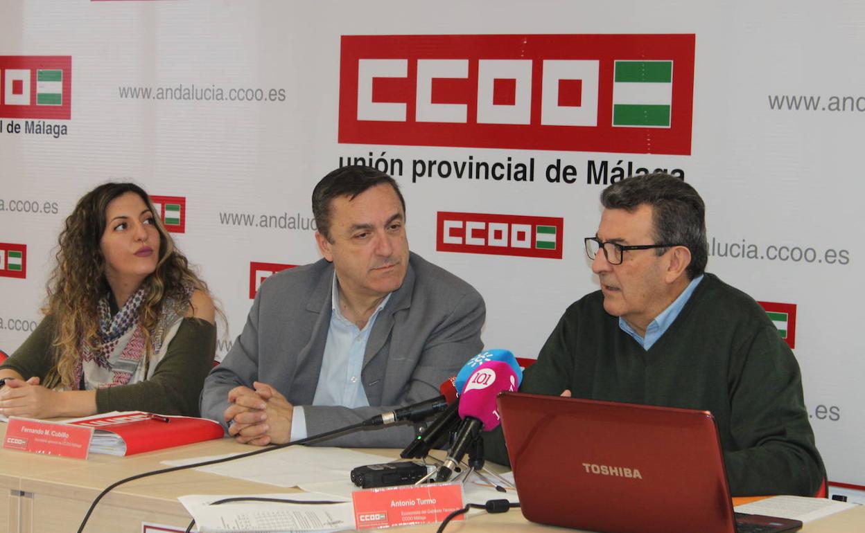 Saray Pineda, Fernando Cubillo y Antonio Turmo, en la presentación del informe