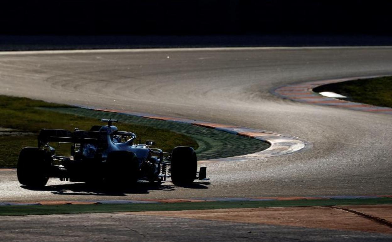 El piloto británico de Mercedes, Lewis Hamilton, durante los test de pretemporada.