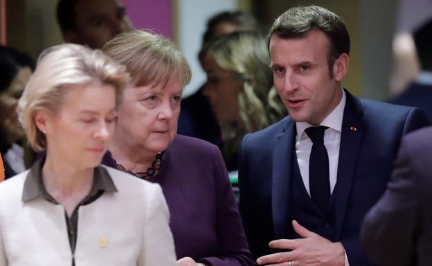 Emmanuel Macron, Angela Merkel y Ursula von del Leyen. 