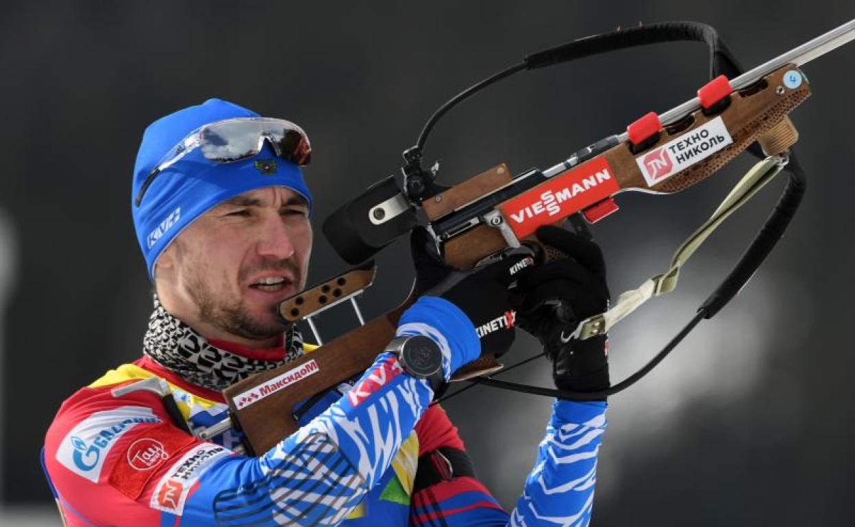 El biatleta ruso Alexander Loginov, durante una prueba de los Mundiales. 