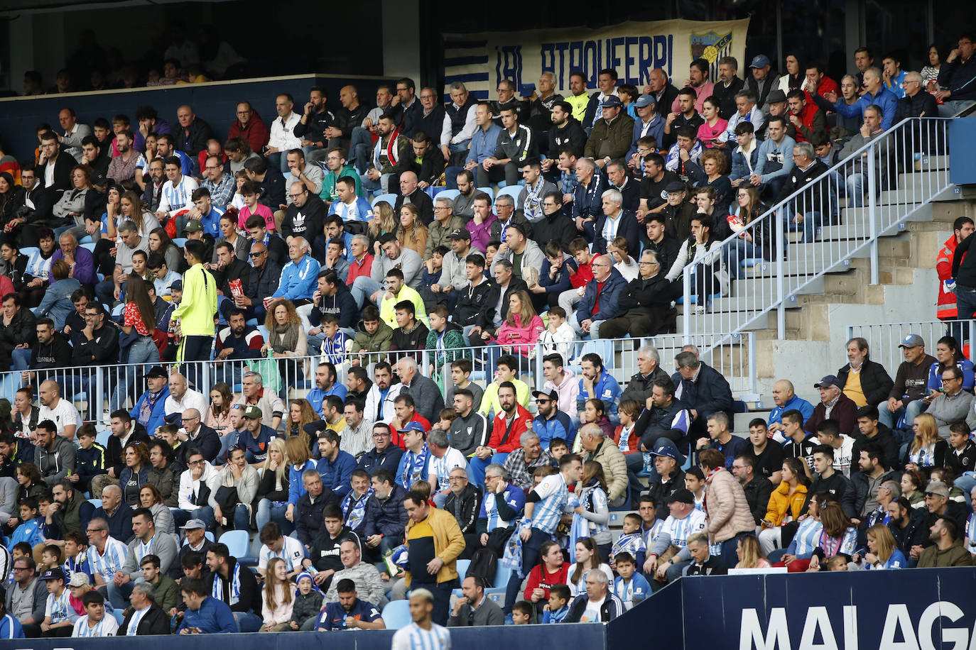 Fotos: ¿Estuviste en el Málaga-Racing? Búscate en las gradas de La Rosaleda