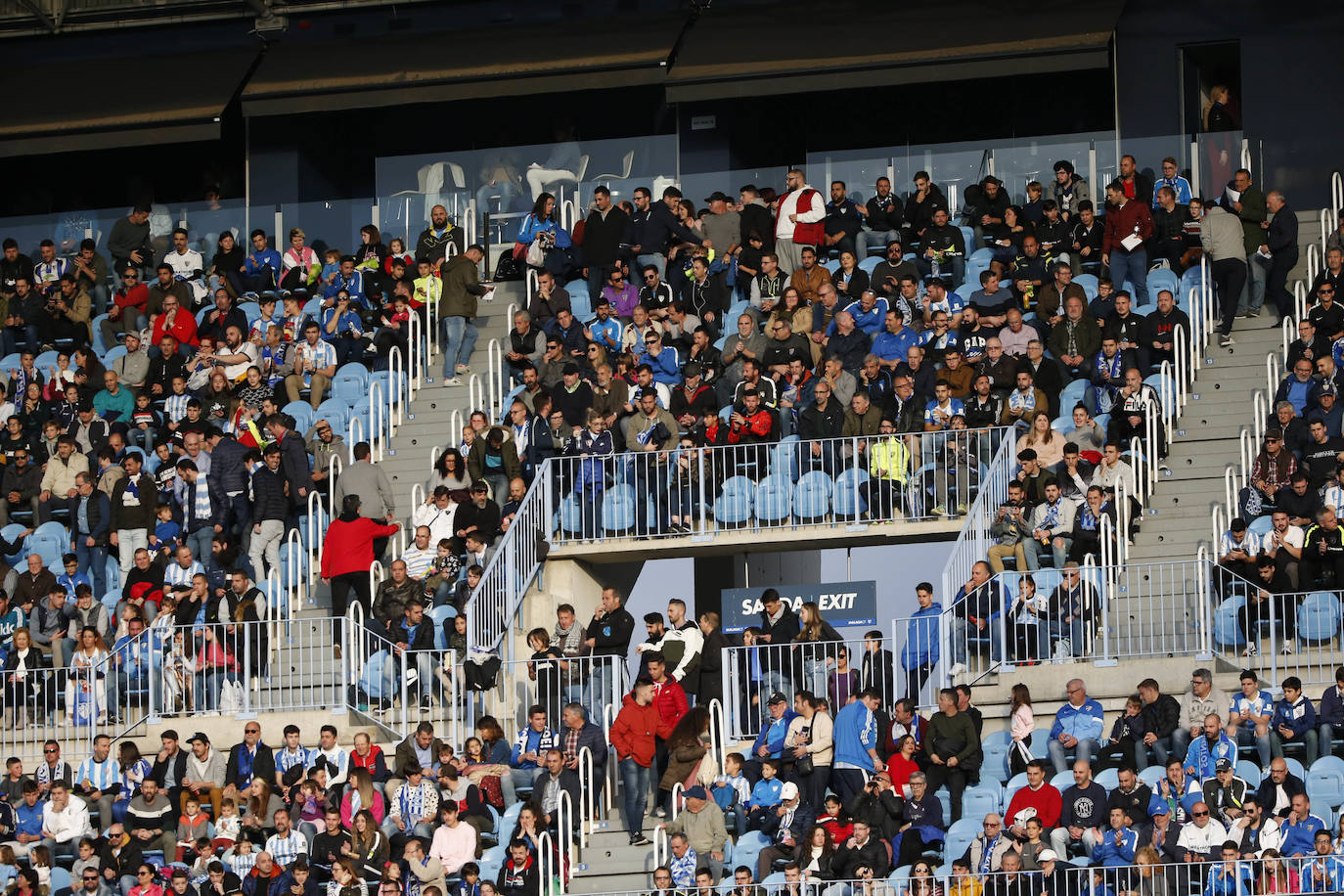 Fotos: ¿Estuviste en el Málaga-Racing? Búscate en las gradas de La Rosaleda