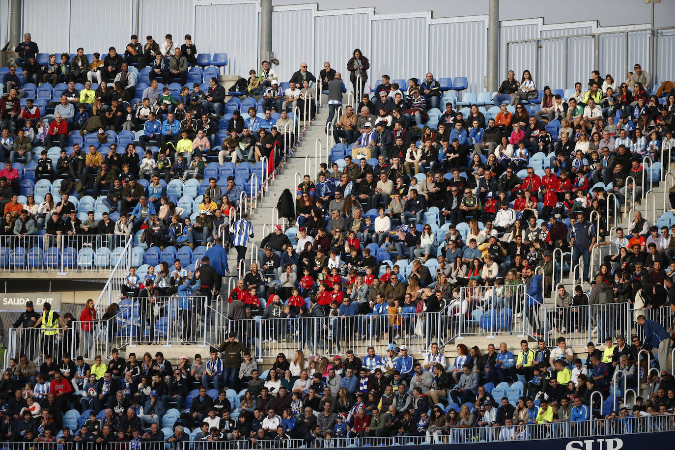Fotos: ¿Estuviste en el Málaga-Racing? Búscate en las gradas de La Rosaleda