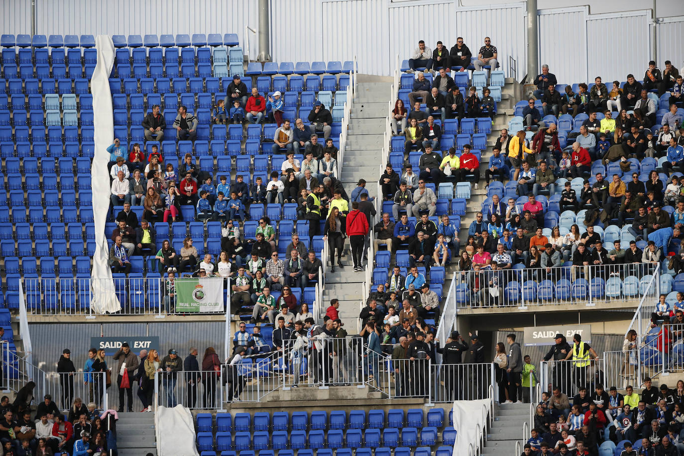 Fotos: ¿Estuviste en el Málaga-Racing? Búscate en las gradas de La Rosaleda