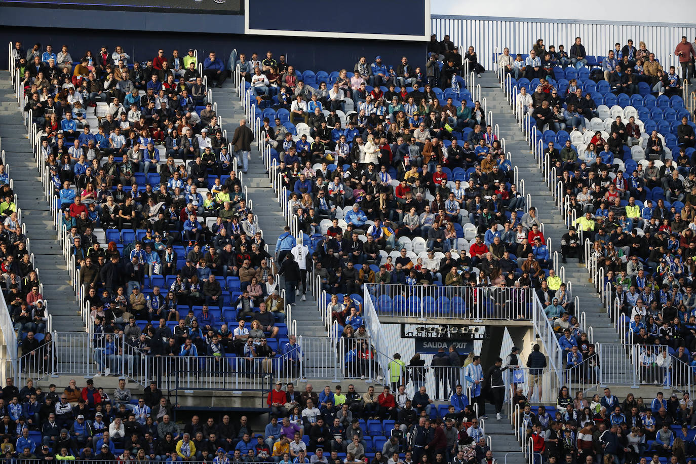 Fotos: ¿Estuviste en el Málaga-Racing? Búscate en las gradas de La Rosaleda
