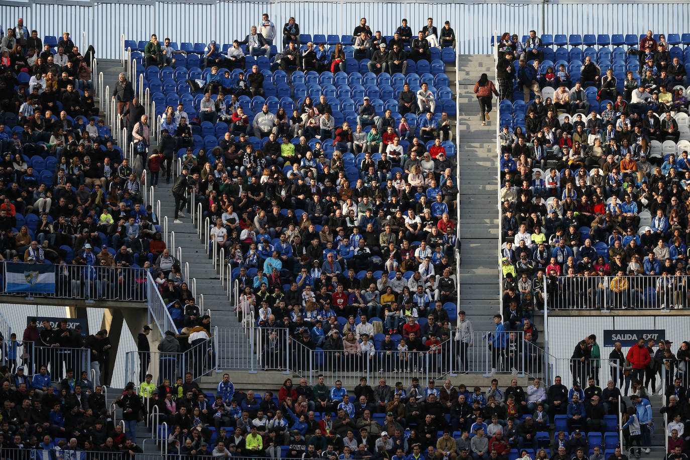 Fotos: ¿Estuviste en el Málaga-Racing? Búscate en las gradas de La Rosaleda