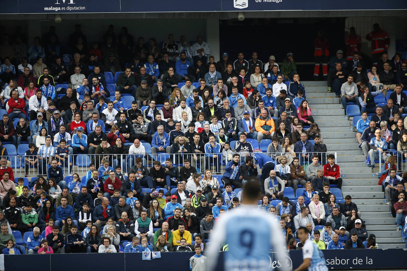 Fotos: ¿Estuviste en el Málaga-Racing? Búscate en las gradas de La Rosaleda